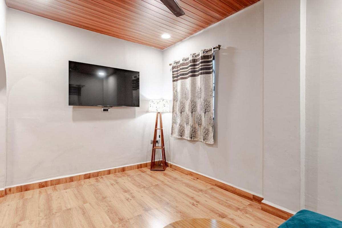 Valerys Nest Bogmalo - Private Villa Near The Beach And Dabolim Airport Kültér fotó